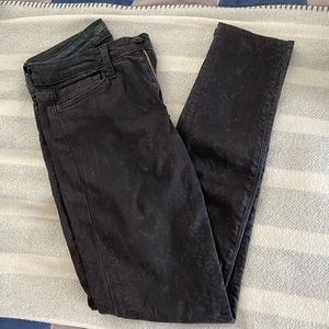 joes size 24. faint acid wash pattern. skinny jean